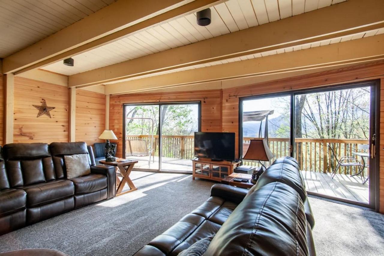 Bear View Chalet With Hot Tub And Near Ober Gatlinburg Exterior photo